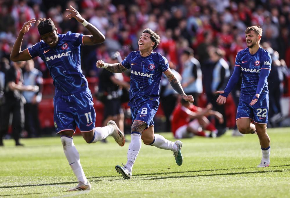 太阳报：贝克汉姆在一家高档酒吧举办派对，庆祝自己封爵